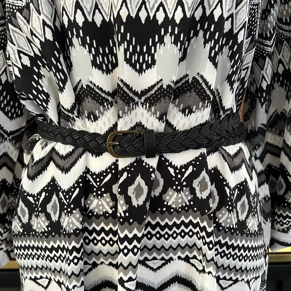 Almost Famous Black Geometric Print Belted Tribal Boho‎ Blouse Sz. XL Juniors - Picture 9 of 14